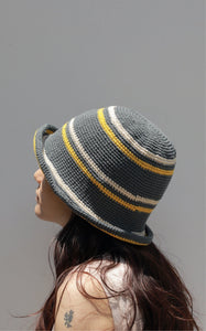 <CIE>crochet line hat