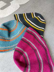 <CIE>crochet line hat